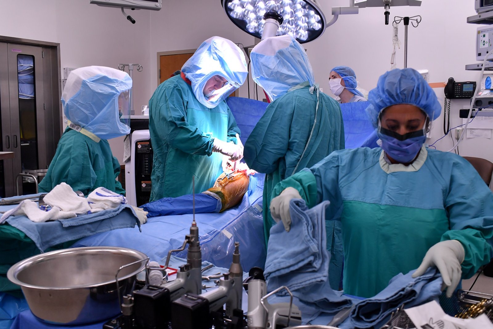 Who are orthopaedic surgeons and what do they do? – Copy